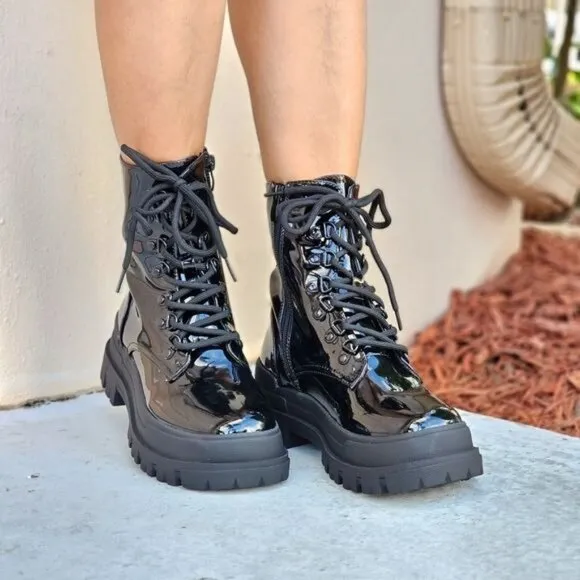 Women's Combat Lace Up Ankle Block Heeled Boots Black Color