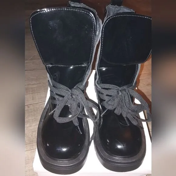 Women's quilted combat boot sz 10.5