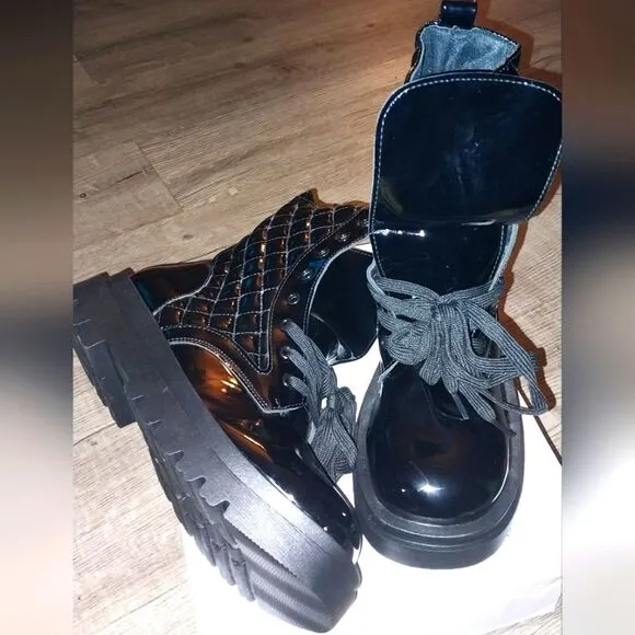 Women's quilted combat boot sz 10.5
