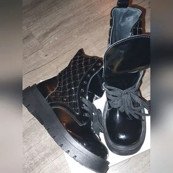 Women's quilted combat boot sz 10.5