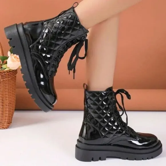 Women's quilted combat boot sz 10.5