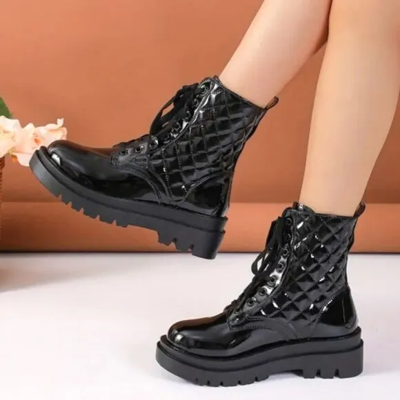 Women's quilted combat boot sz 10.5