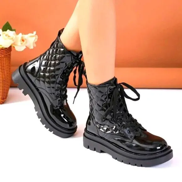 Women's quilted combat boot sz 10.5