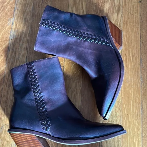 Ximena Boots, Antelope size 37 (US 6)