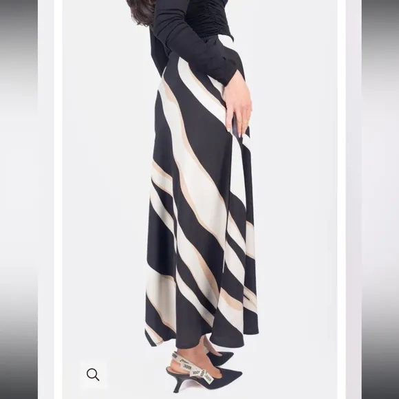 YAKIRA BELLA - DAKOTA SKIRT (BEIGE/BLACK) Elegant Black and Cream Striped Skirt