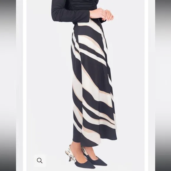 YAKIRA BELLA - DAKOTA SKIRT (BEIGE/BLACK) Elegant Black and Cream Striped Skirt