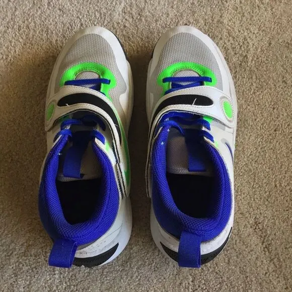 Youth Nike Team Hustle D11 Low Green Strike Racer Blue 2023