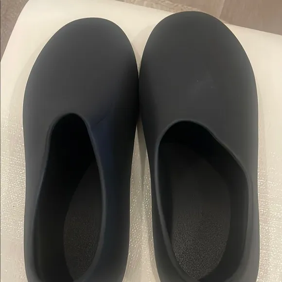 YZY SL-01 'Black'
