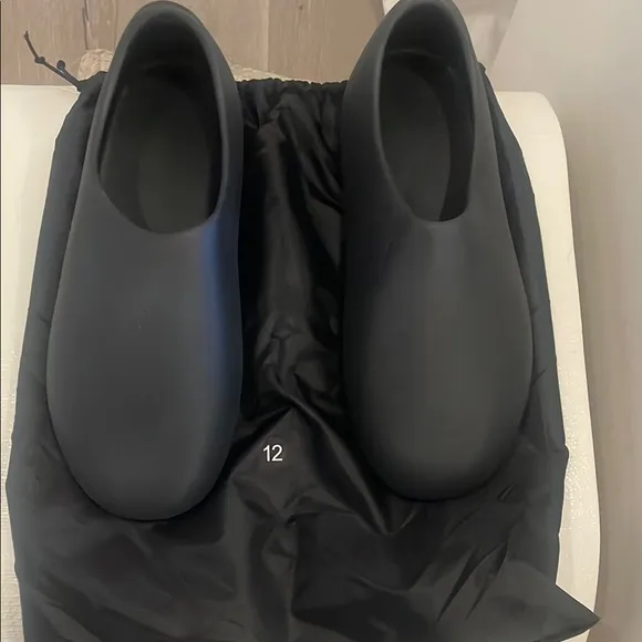 YZY SL-01 'Black'