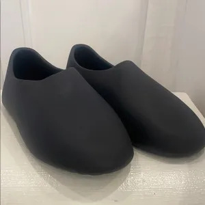 YZY SL-01 'Black'