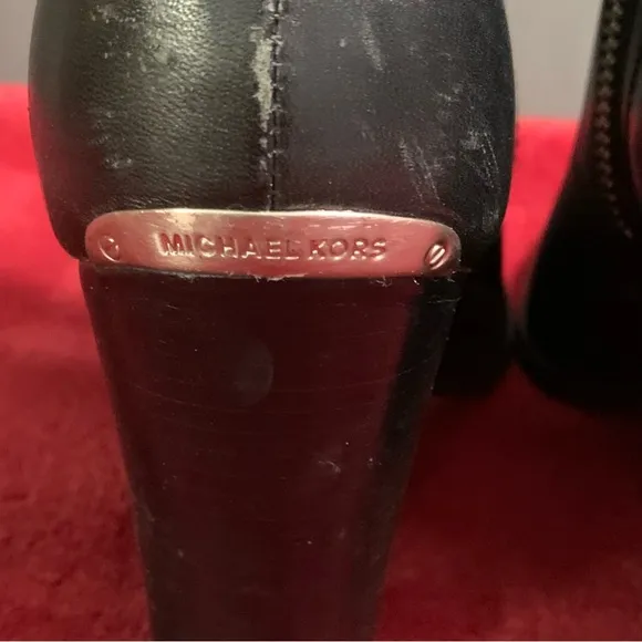 Z03-Michael Kors side straps/buckle ankle hi boots