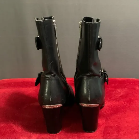 Z03-Michael Kors side straps/buckle ankle hi boots