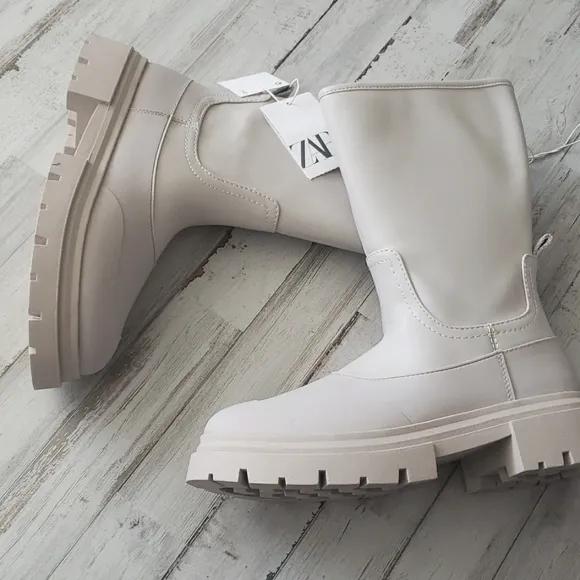 ZARA solid color rubberized boots beige bloggers favorite
