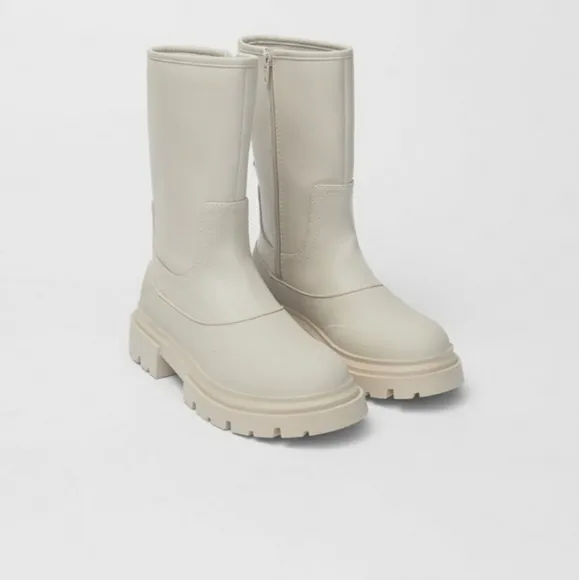 ZARA solid color rubberized boots beige bloggers favorite