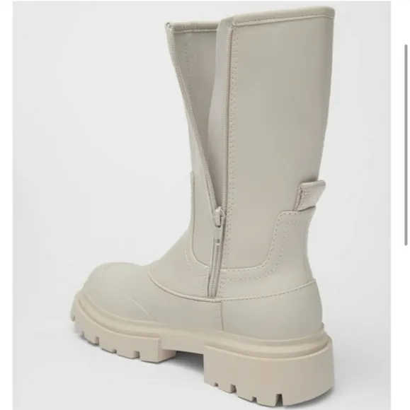 ZARA solid color rubberized boots beige bloggers favorite