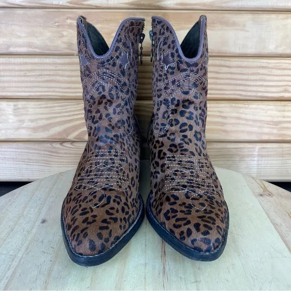 ZiGi NY &quot;She's an Animal&quot; moon &amp; stars Leather Booties Ankle Boot Western 6.5 US