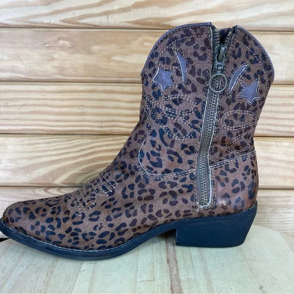 ZiGi NY &quot;She's an Animal&quot; moon &amp; stars Leather Booties Ankle Boot Western 6.5 US