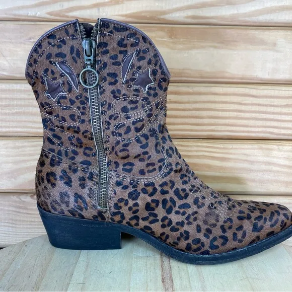ZiGi NY &quot;She's an Animal&quot; moon &amp; stars Leather Booties Ankle Boot Western 6.5 US