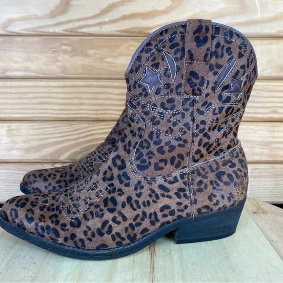 ZiGi NY &quot;She's an Animal&quot; moon &amp; stars Leather Booties Ankle Boot Western 6.5 US