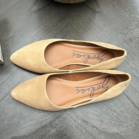 ZODIAC Women's Hill Pointed Toe Flats Women's Shoes In Sand